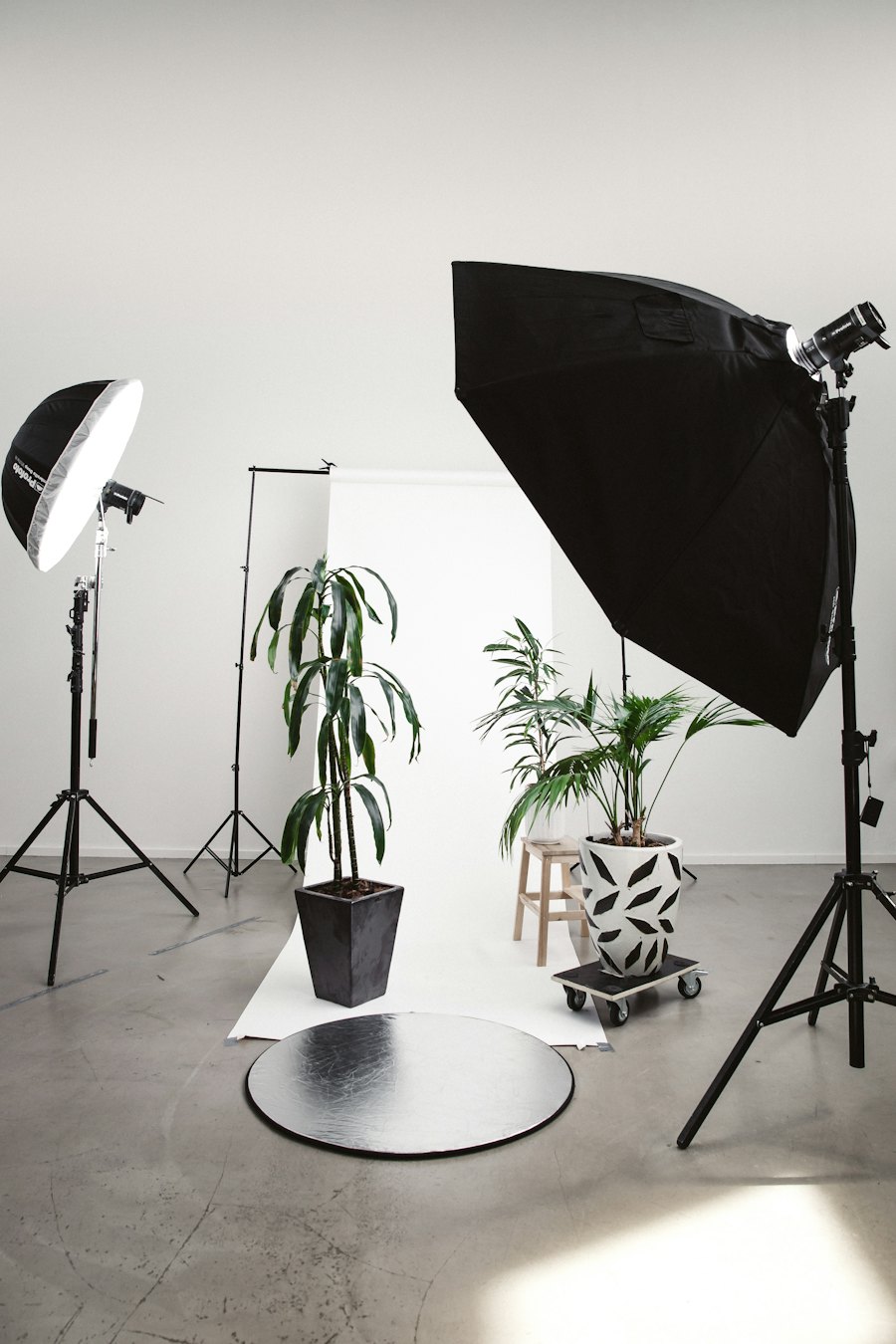 Set de producción en estudio con iluminación profesional