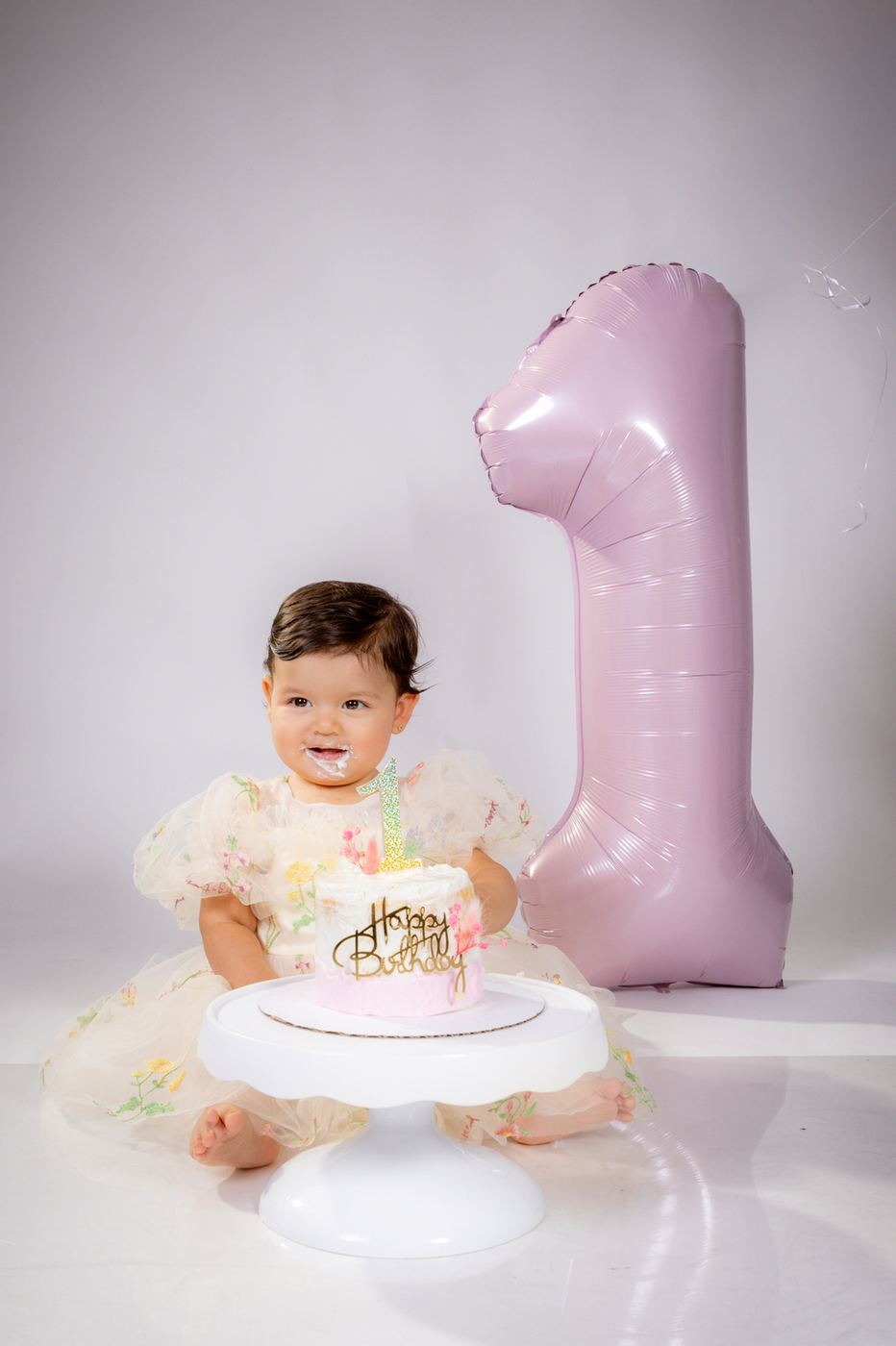 Fotografía de sesión smash cake por CineFramas